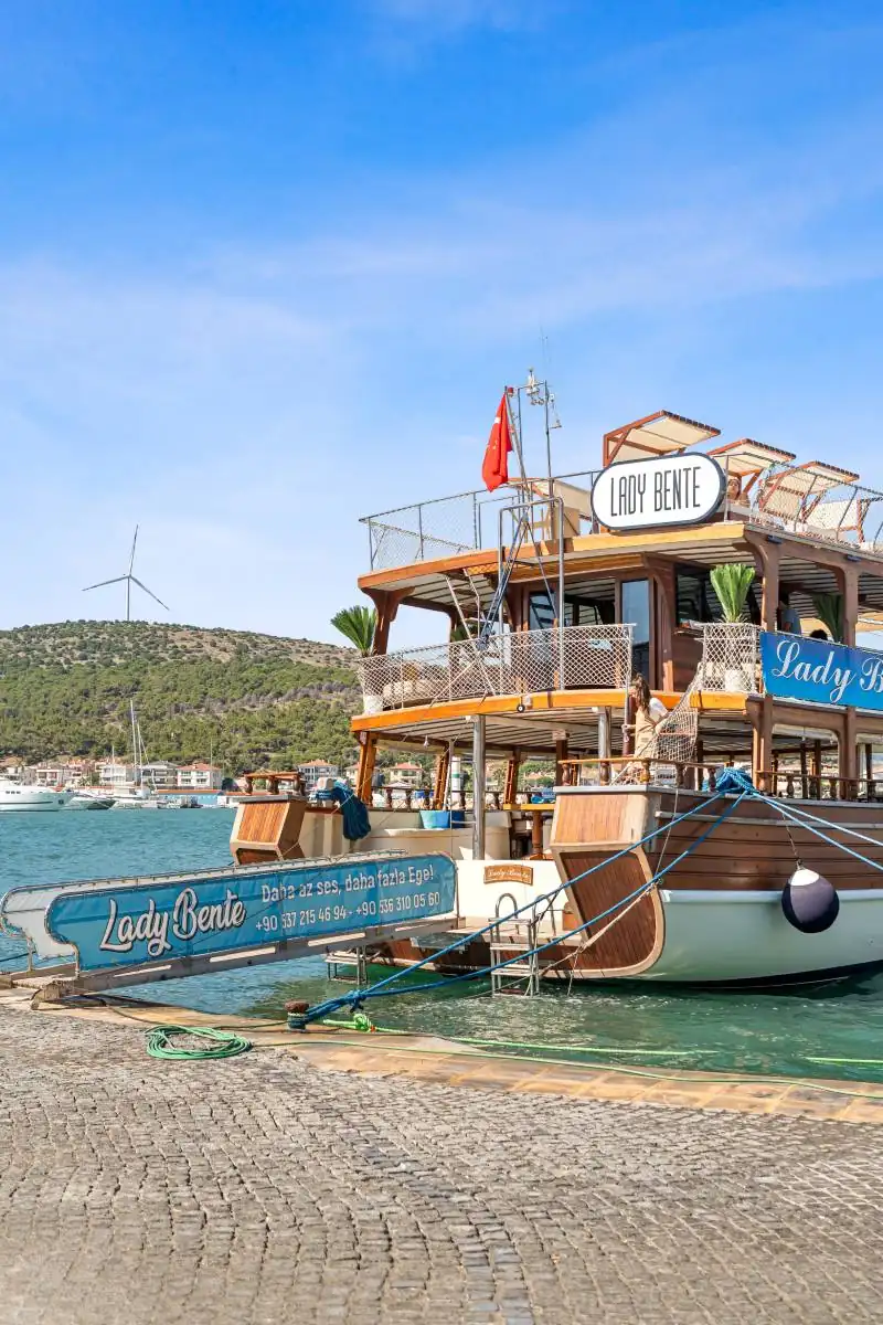 Lady Bente ahşap teknesi yakından