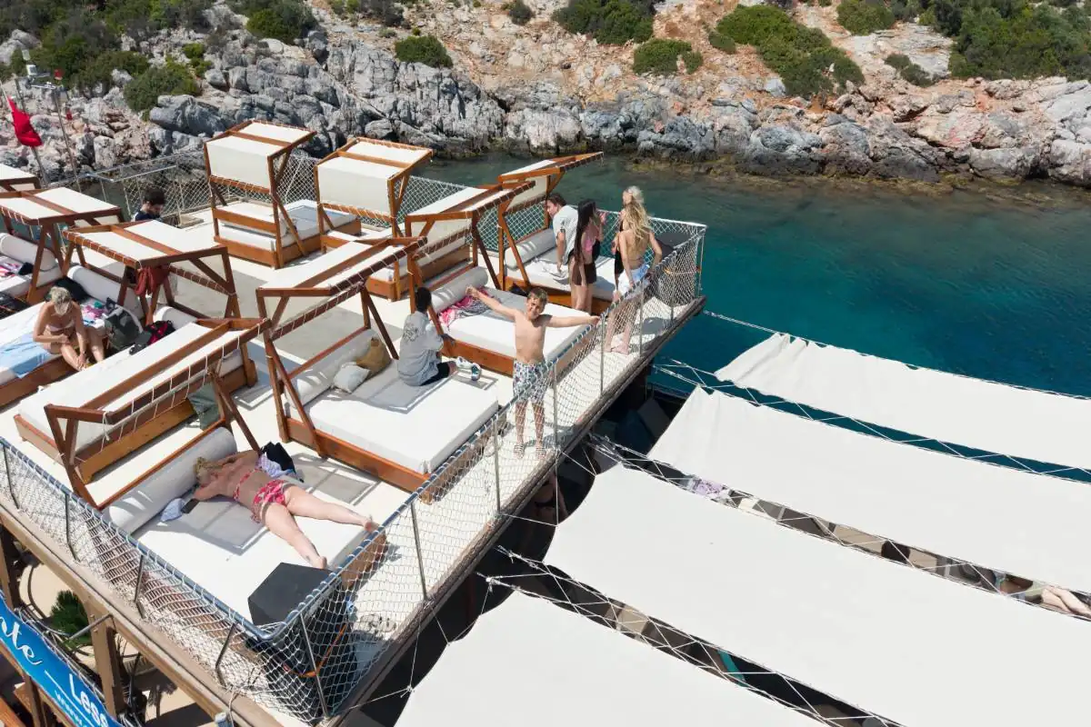 VIP cabana güvertesi, havadan görünüm